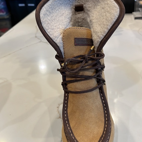 NWOT Tommy Hilfiger Ankle Wedge Winter Boots. Size 7 Cozy inside. Tan - Picture 9 of 13